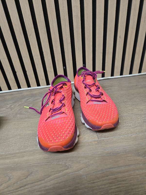 UnderArmor skór bleikir