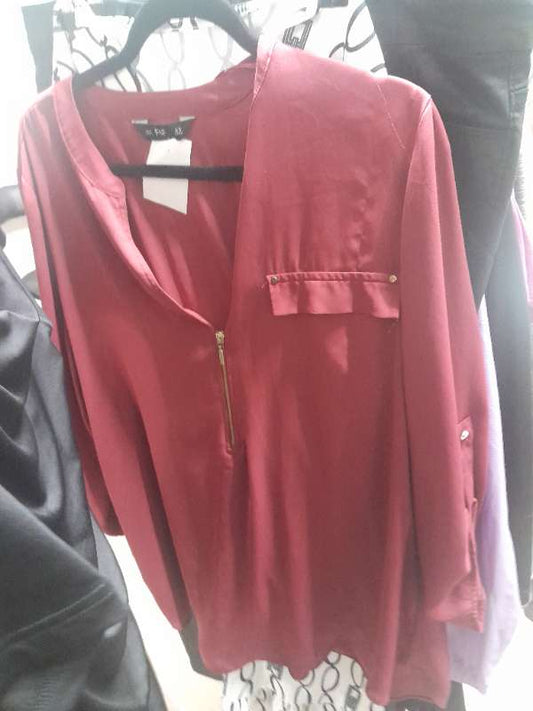 Vínrauð blússa st L