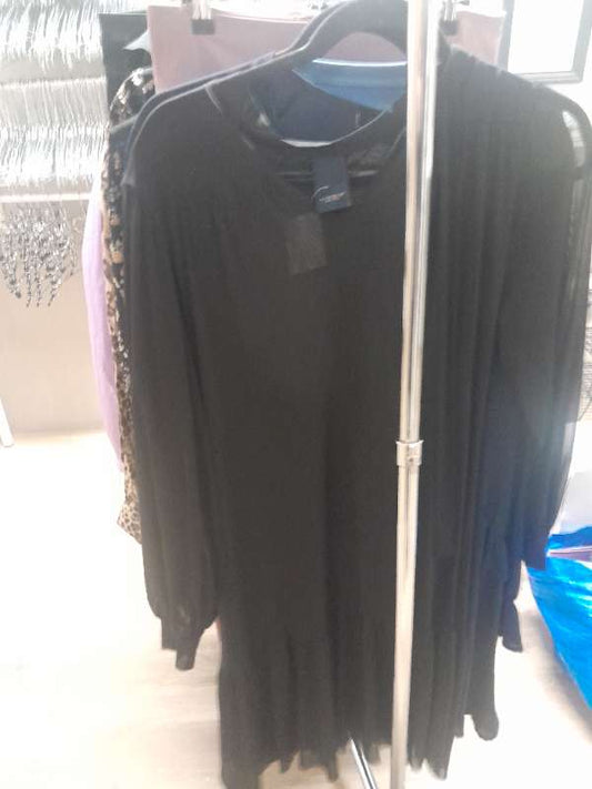 Svartur kjóll m/tjull pilsi