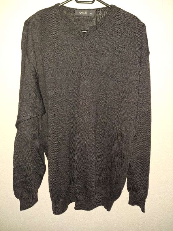 Peysa dökkgrá v-háls XXL