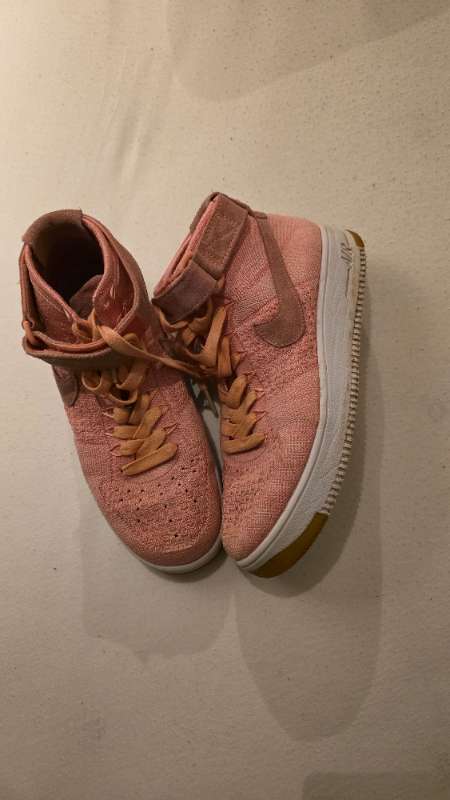 Nike salmon