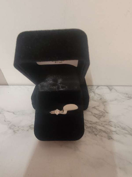 Silfurhringur m/Zirkonsteinum