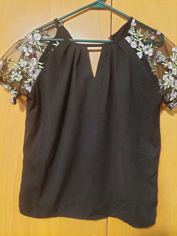 Bolur með blómaermum