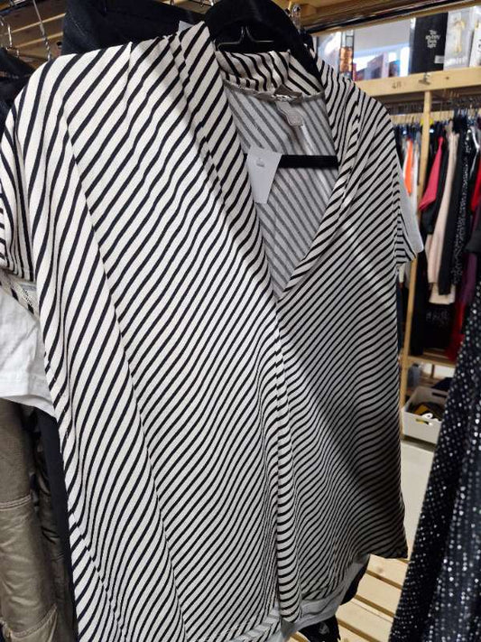 HM hvitur og svartur bolur