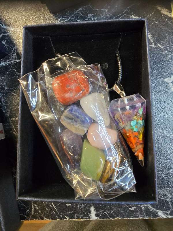 Orkusteina hálsmen og steinar