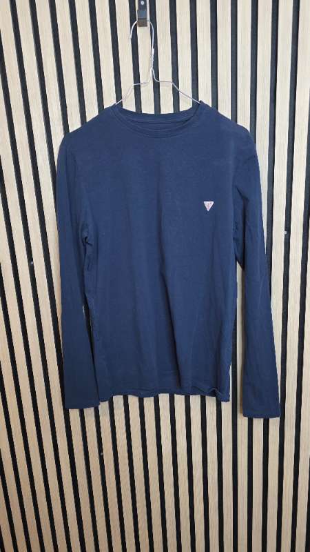 Guess top