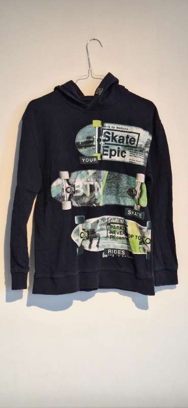 Blá hjólabretta peysa