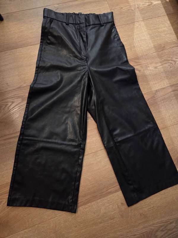 E buxur HM PLEÐUR