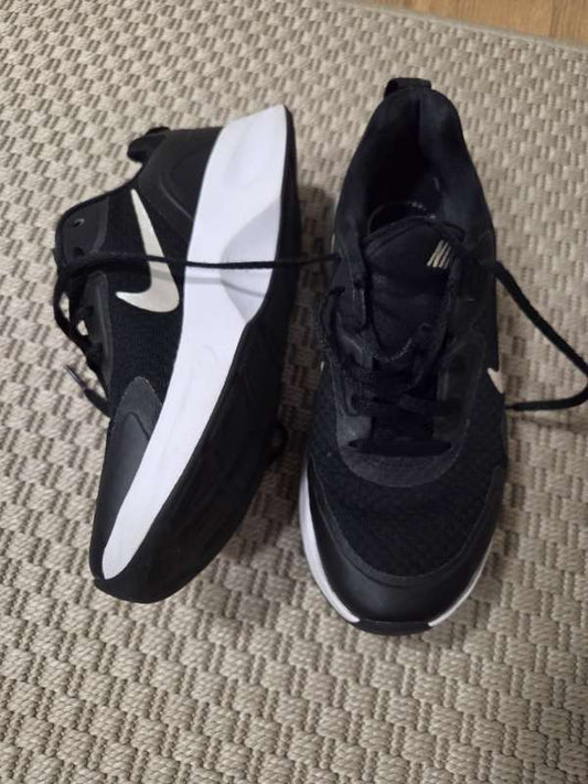 E Nike strigaskór