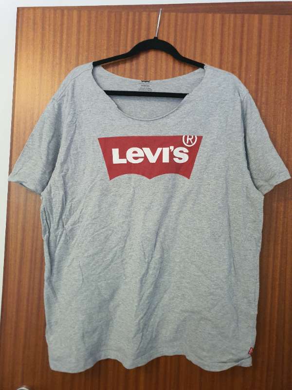 Levis grár bolur