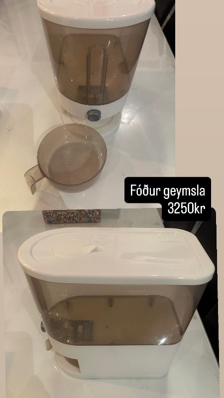 Fóðurgeymsla með skammtara og dalli