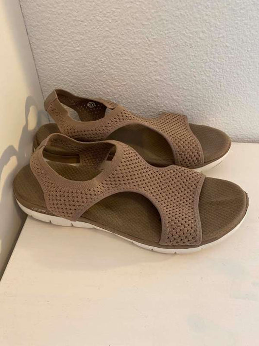 Brúnir sandalar