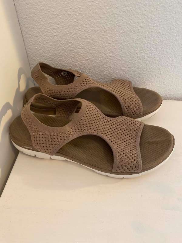 Brúnir sandalar