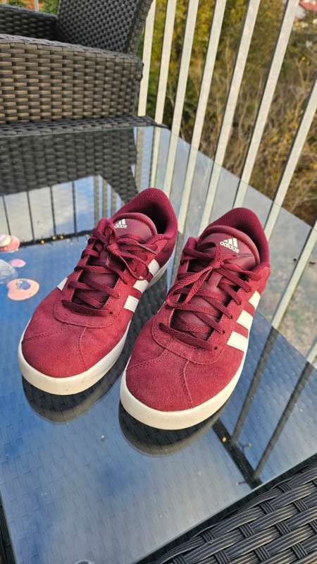 Adidas vínrauðir