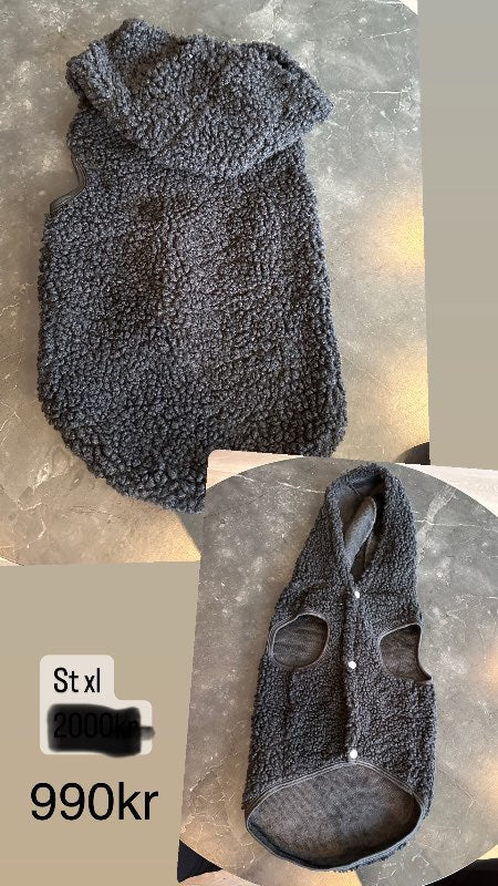 Svart vesti með hettu krullu