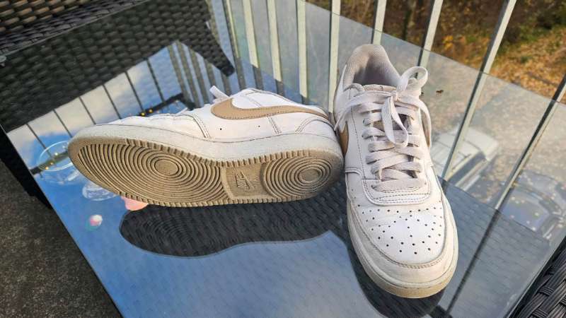 Nike hvítir m gullrönd
