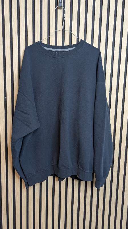 Crew Neck Peysa svört