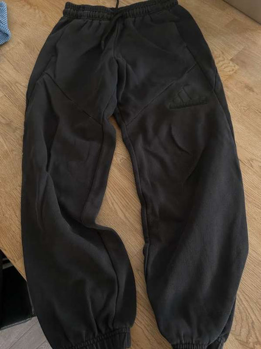 Adidas svartar buxur