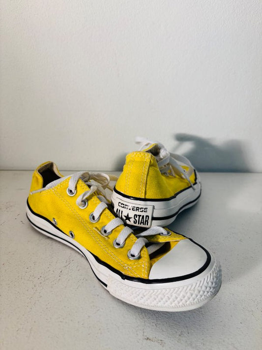 Converse gulir strigaskór