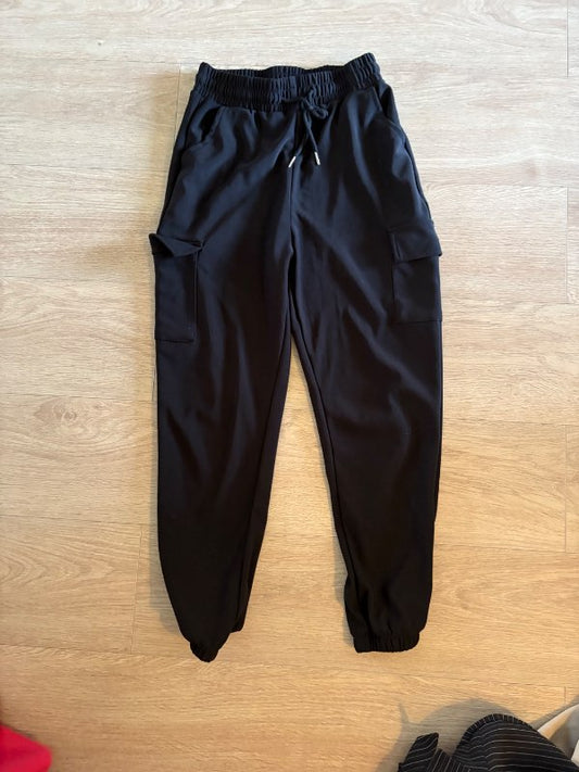 Svartar cargo buxur