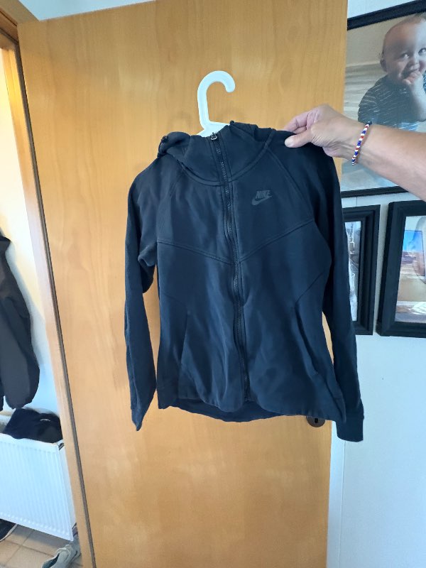 Nike Tech peysa