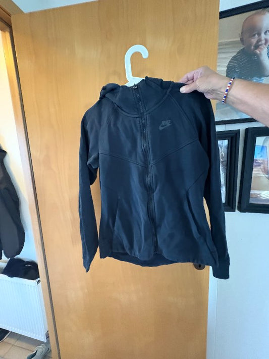 Nike Tech peysa