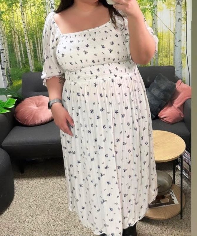 Hvítur síðkjóll m blómum