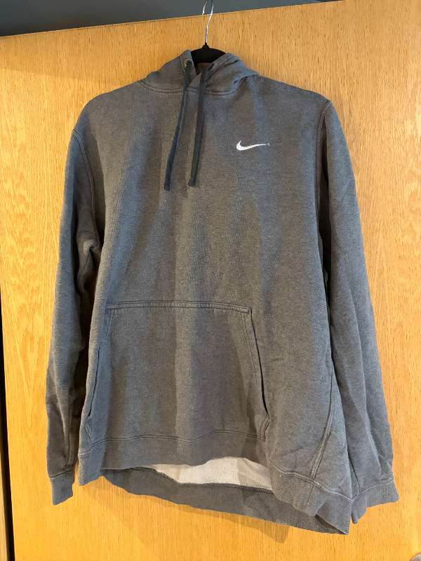 Nike hettupeysa
