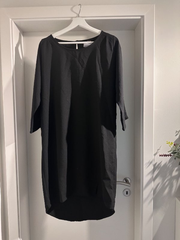 MOSS, Svartur Kjóll