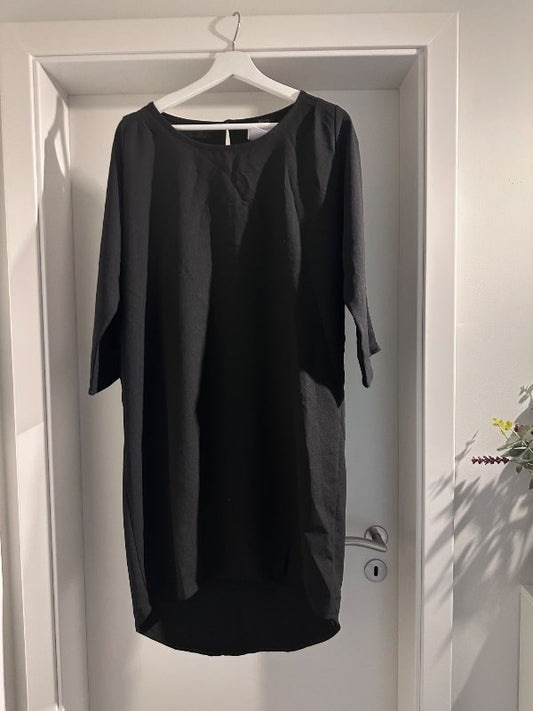 MOSS, Svartur Kjóll