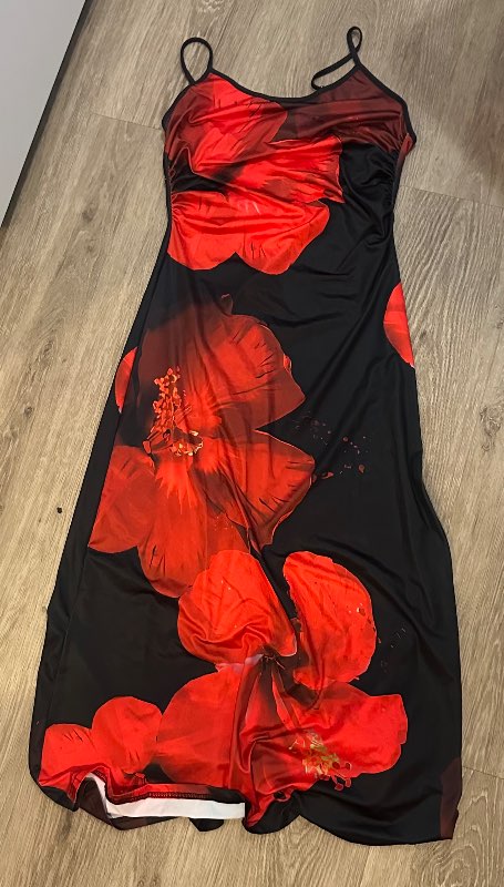 SHEIN kjóll rauð blóm