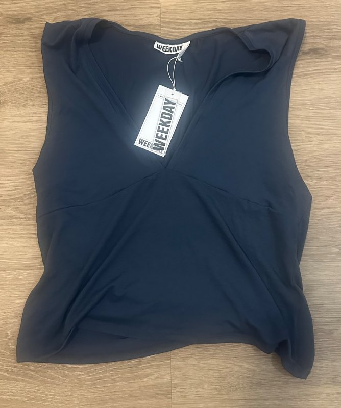 WEEKDAY V-neck bolur