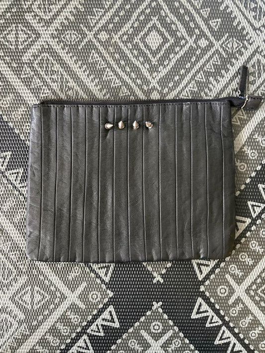 Svart clutch studs