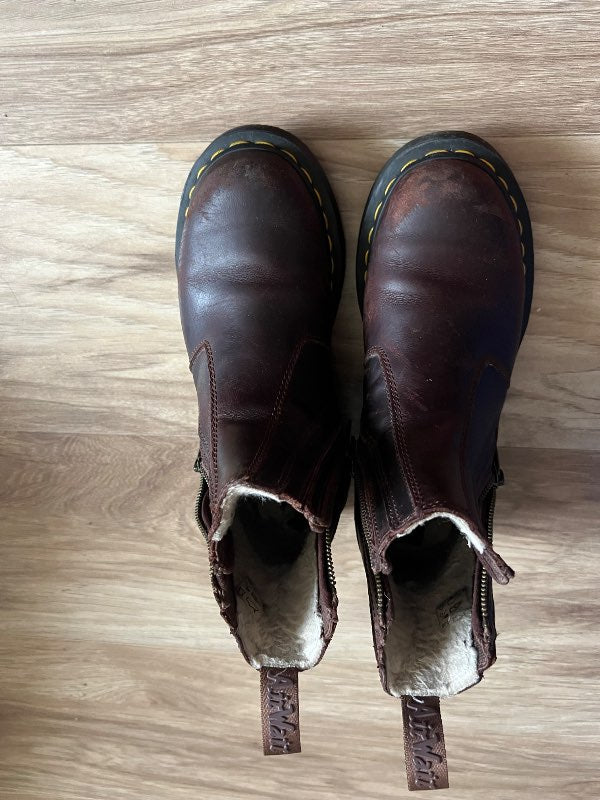 Brúnir skór DR.Martens