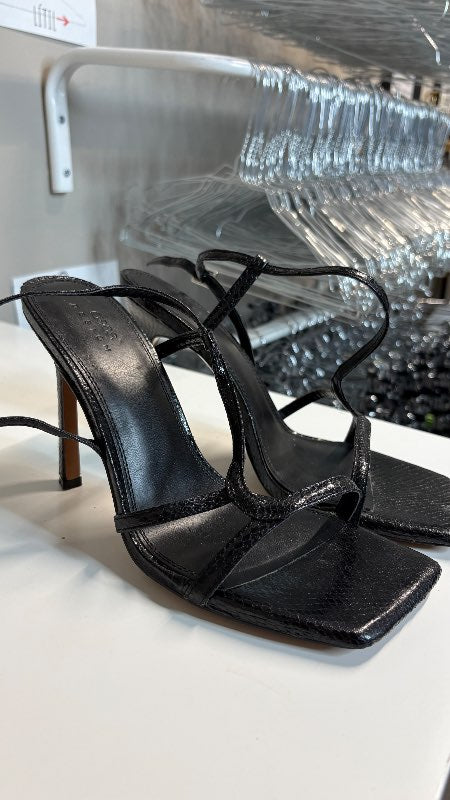 Asos skór