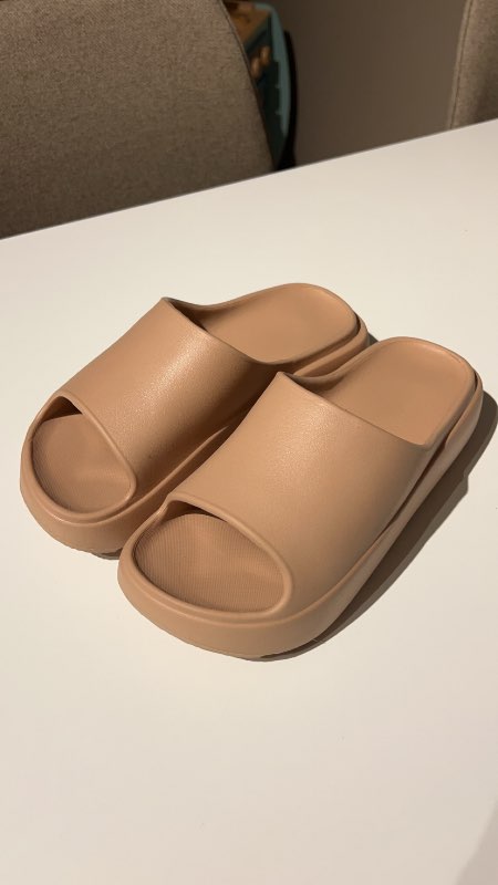 Inniskór beige