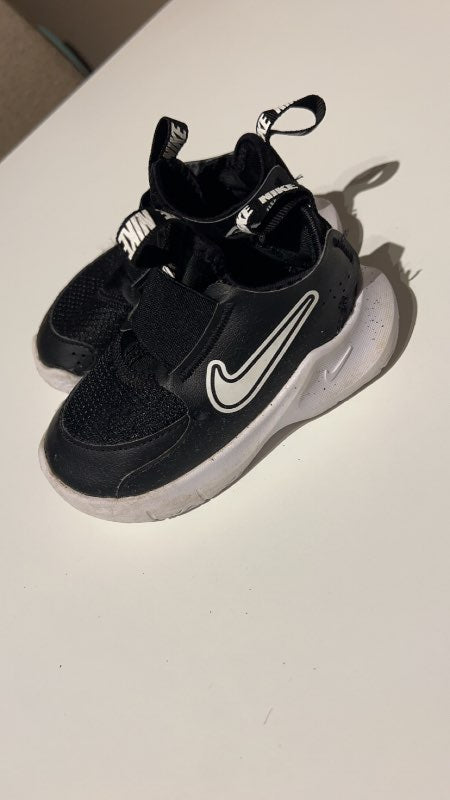 Svartir nike skór