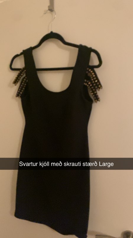 Svartur kjóll með skrauti