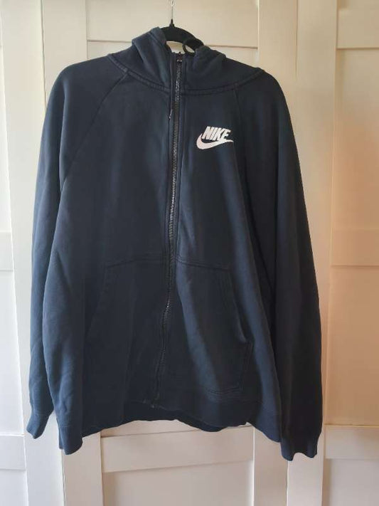 Nike opin svört