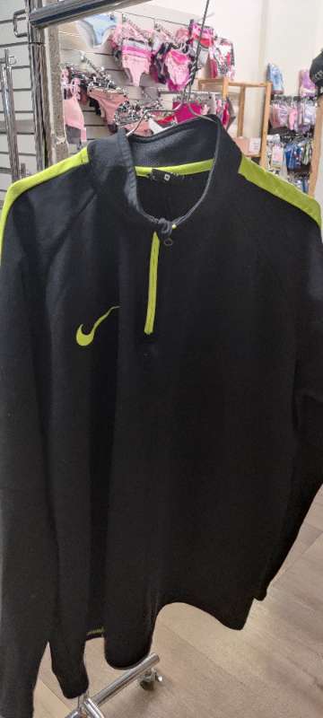 Nike peysa
