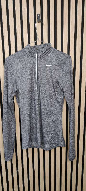 Nike peysubolur