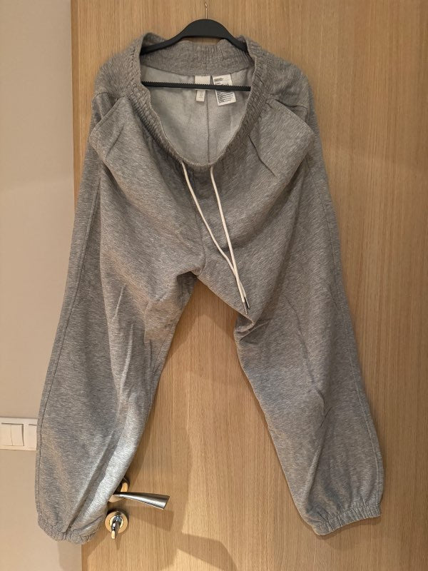H&M gráar buxur
