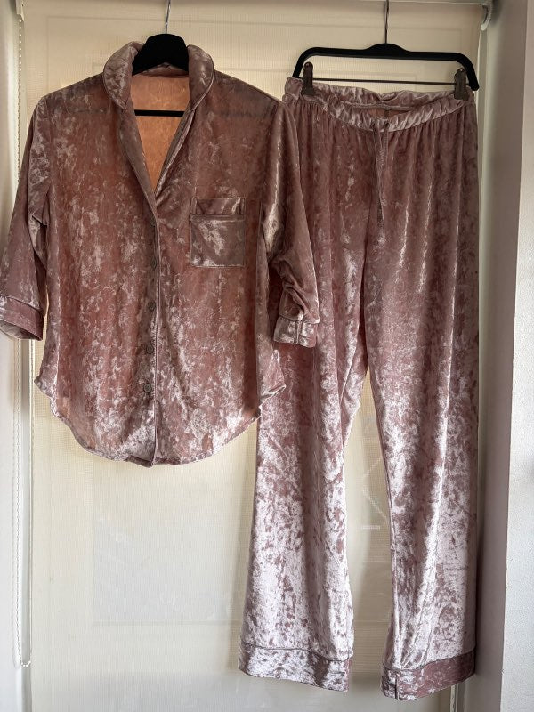 Bleikt velour sett