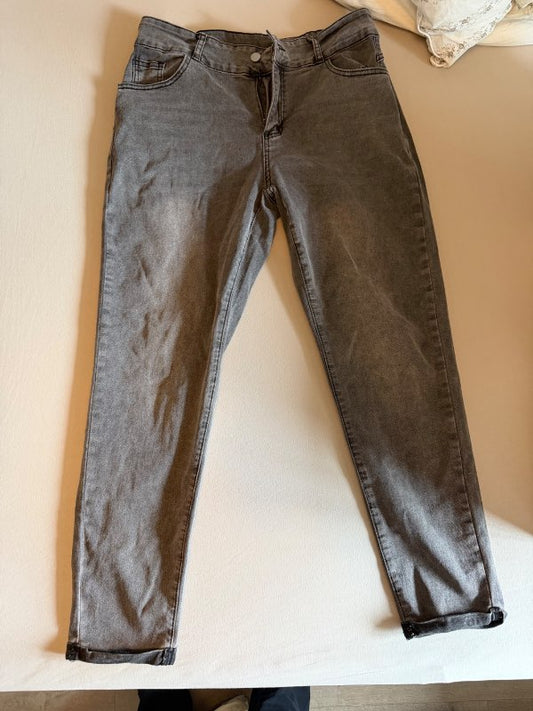 Gráar gallabuxur