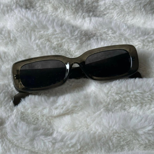 Weekday, Grá Sólgleraugu