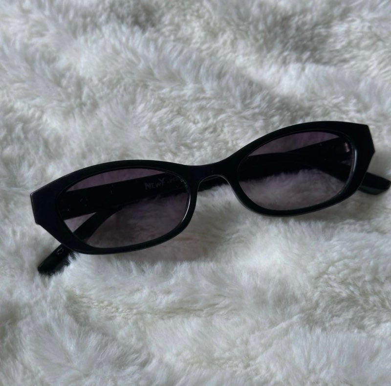 Svört Oval Sólgleraugu