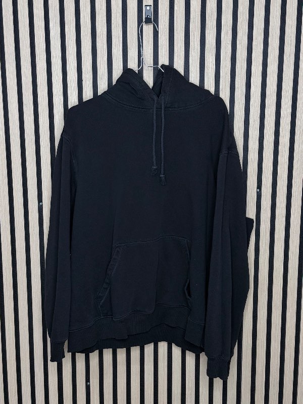 H&M, Svört Hettupeysa