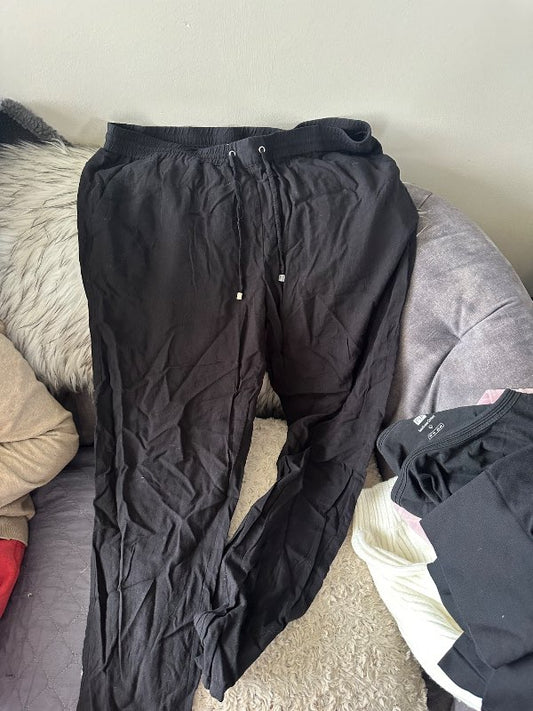 Svartar þunnar buxur M Lindex