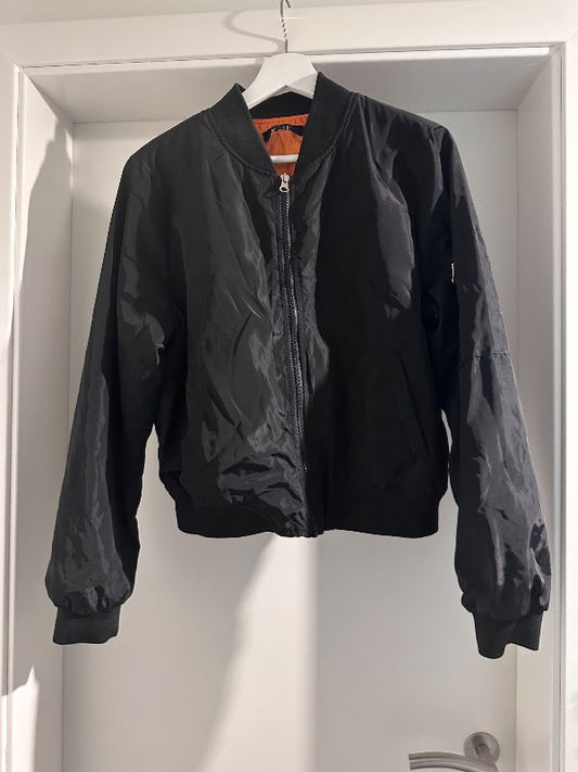 Svartur Bomber Jakki