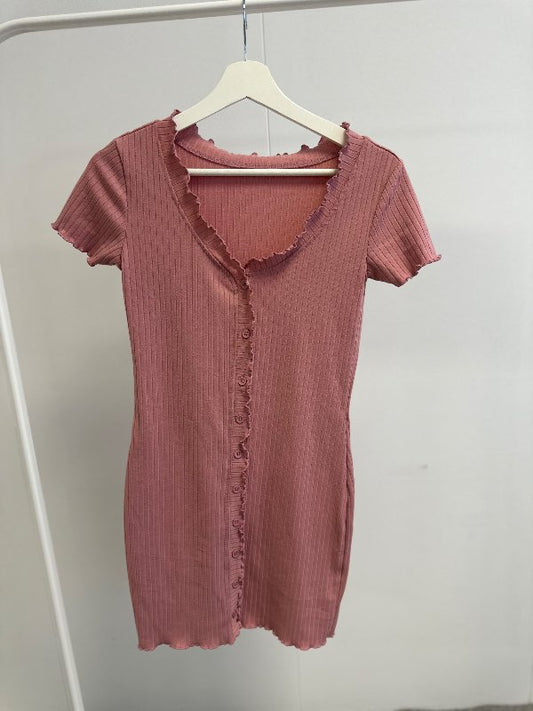 Hnepptur kjóll (dusty-pink)